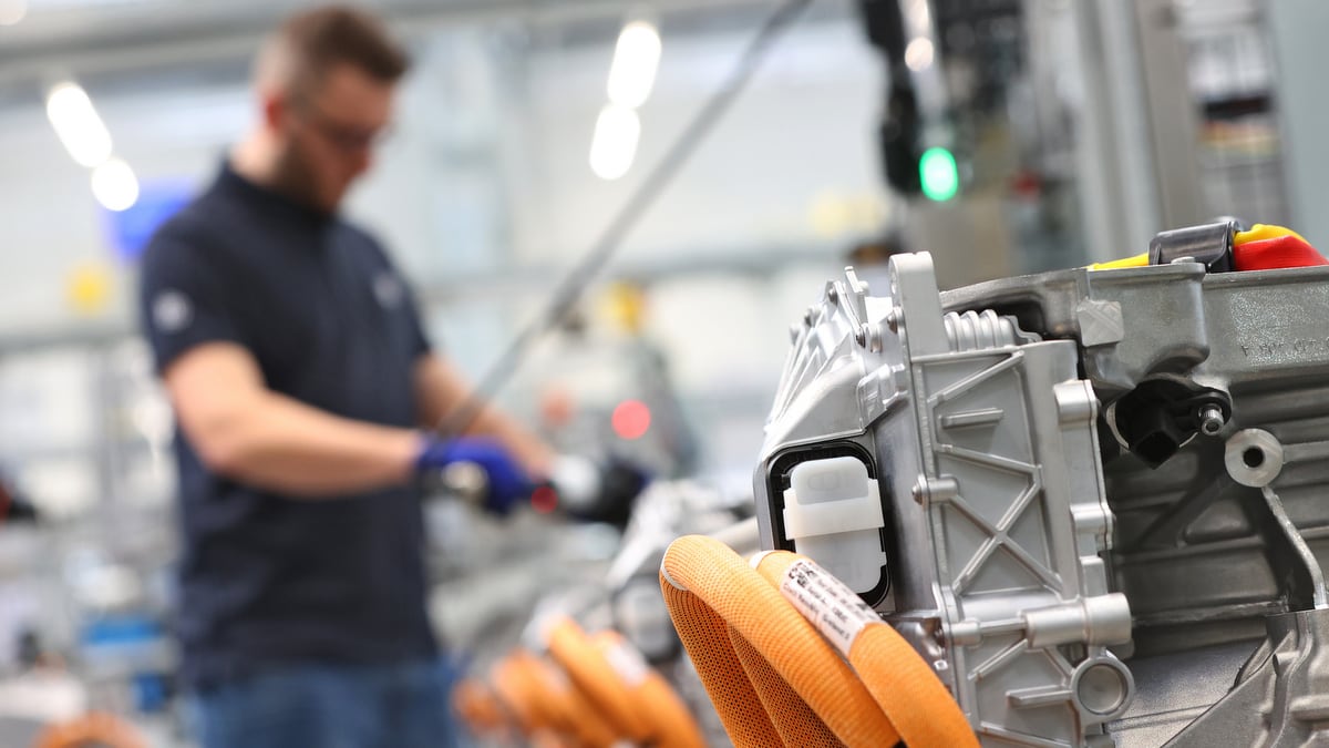 Symbolfoto, Produktion bei einem deutschen Zulieferer, ZF Friedrichshafen