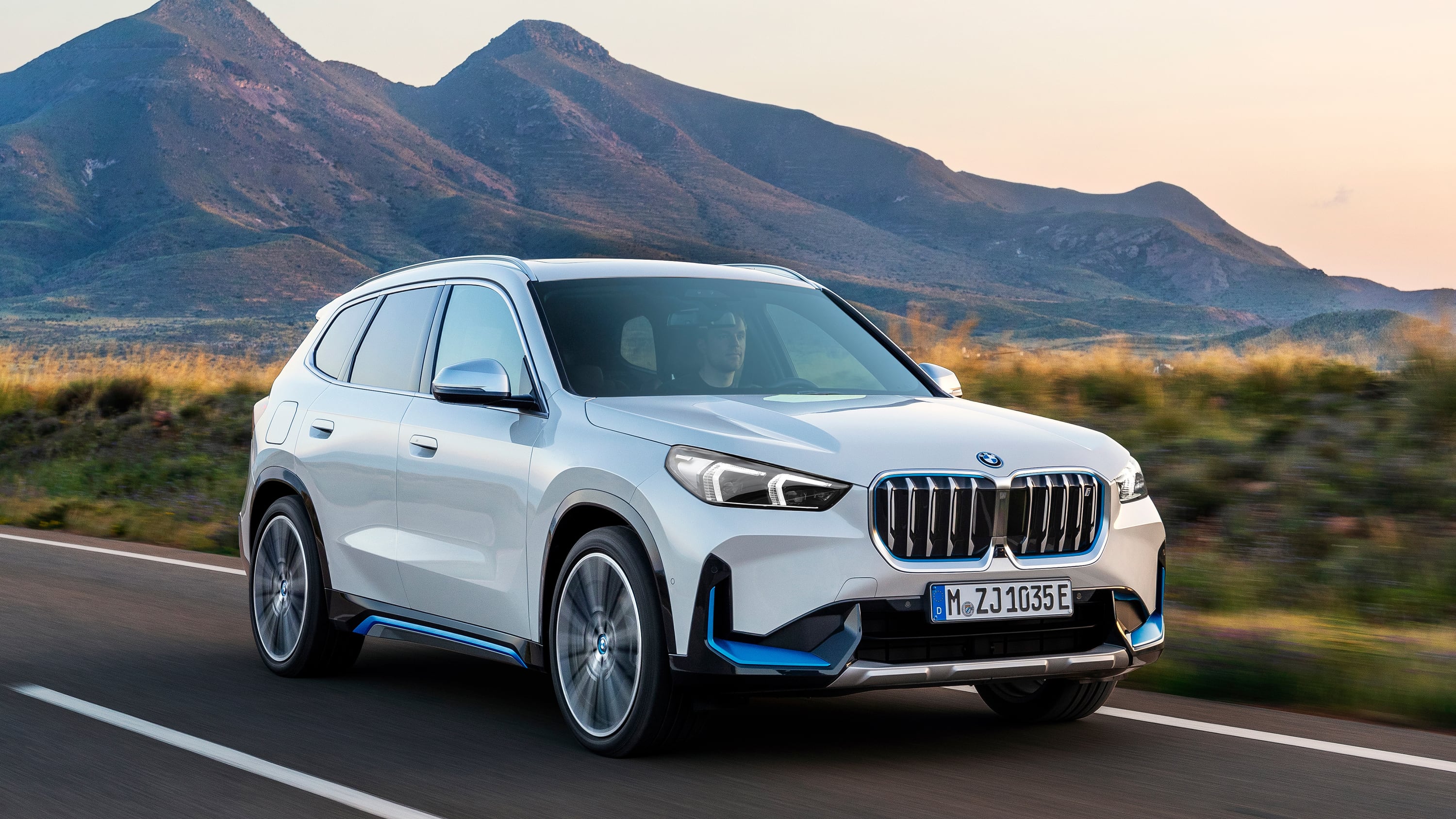 BMW iX1 white nose right ARC 2024