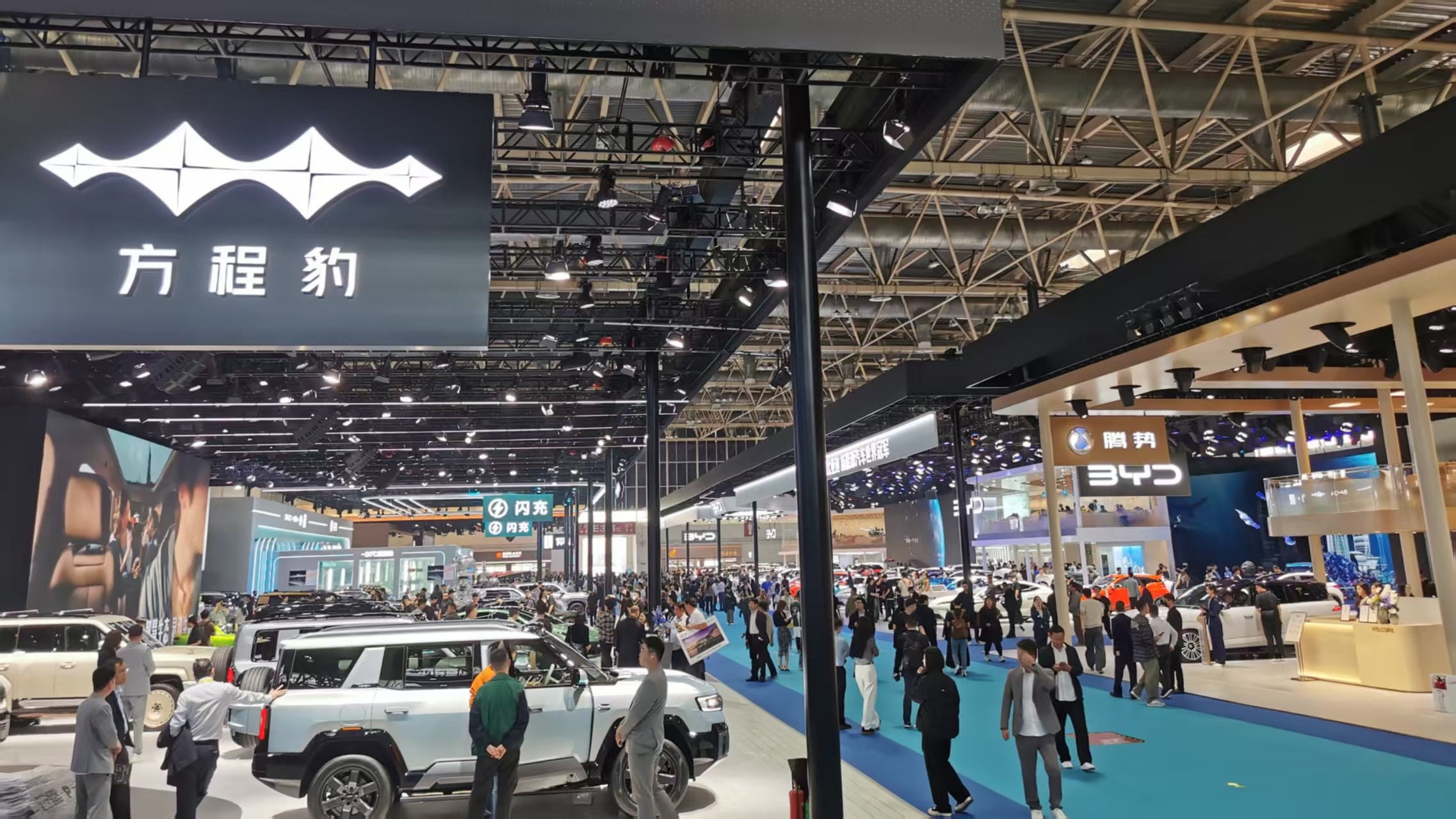 Chinas Automarkt schrumpft weiter - Exporte steigen