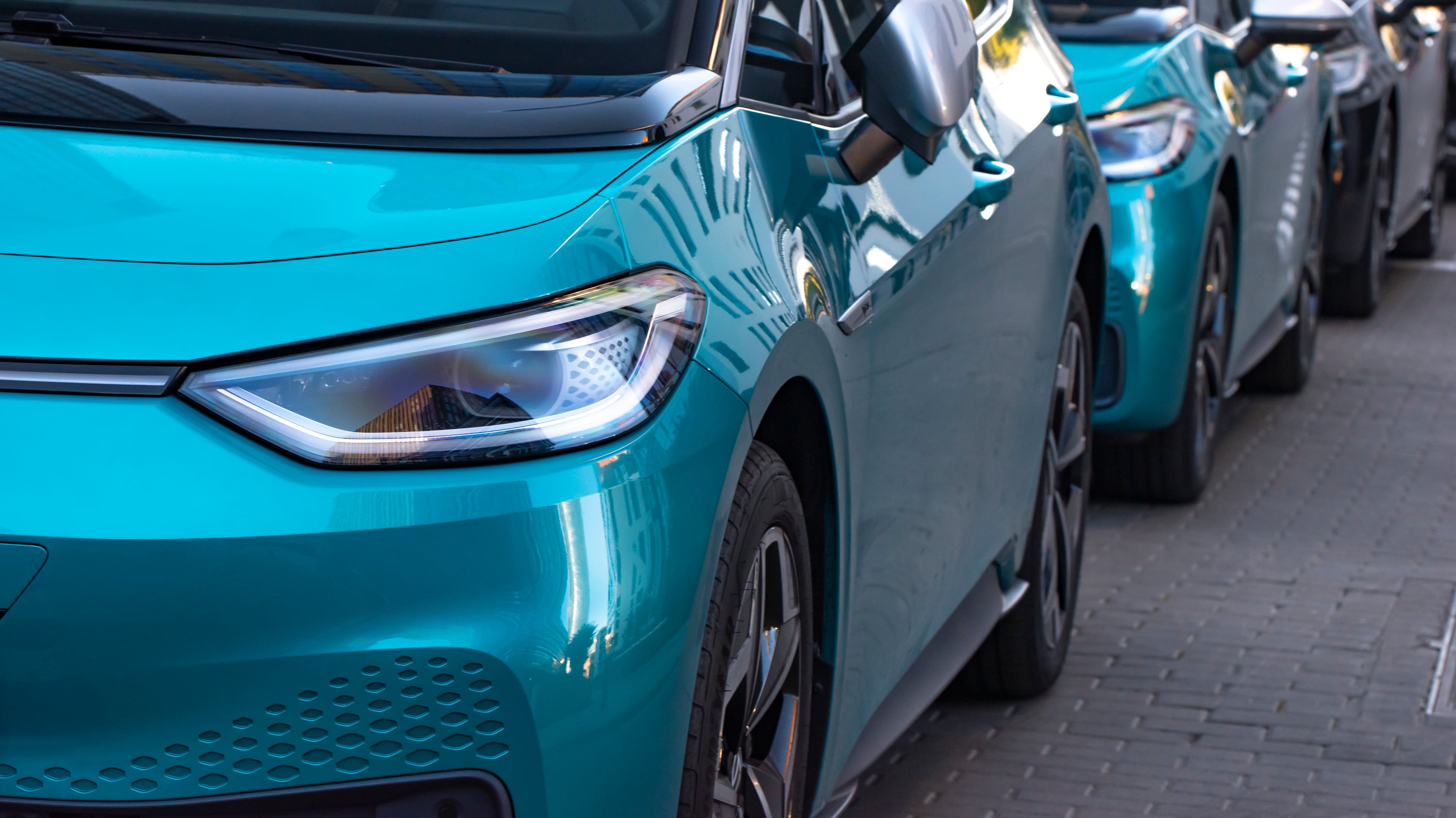 mehrere VW ID.3 in einer Reihe