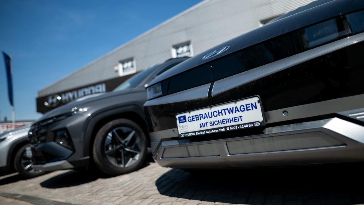 Gebrauchter Hyundai Ioniq bei einem Händler.