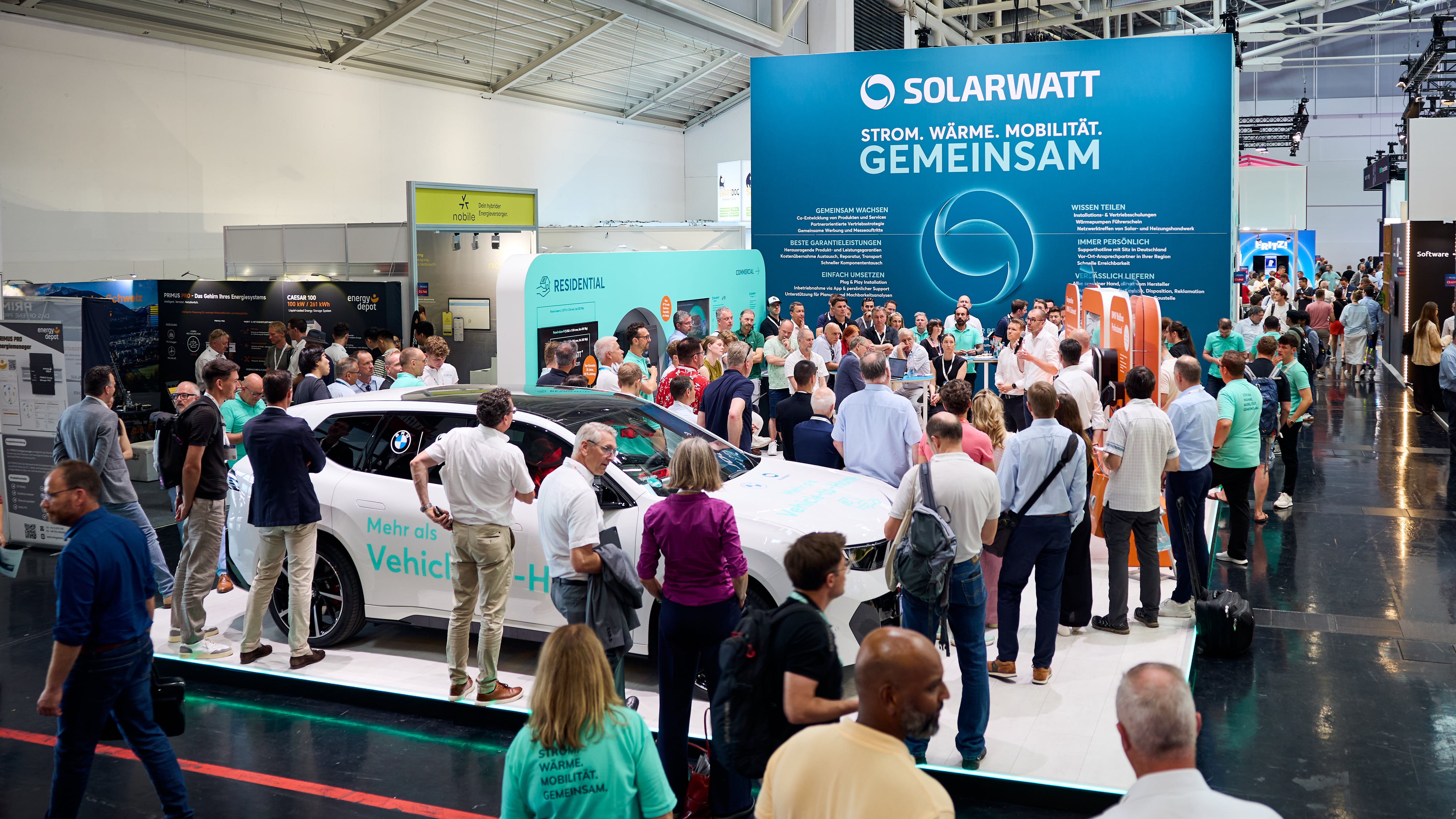 BMW bringt gemeinsam mit Solarwatt ein neues Angebot für bidirektionales Laden.