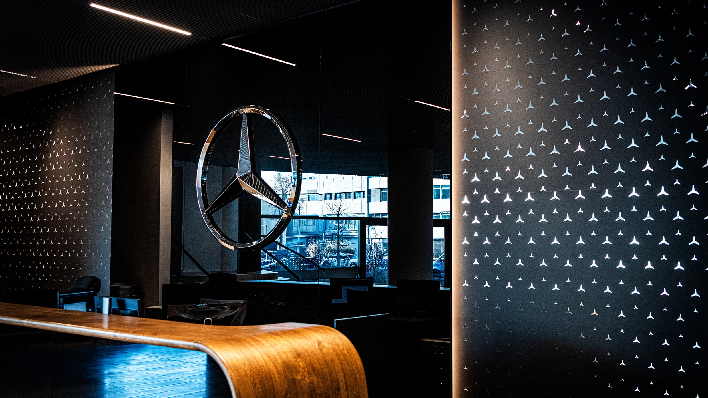 Mercedes-Stern im Empfang der Zentrale von Mercedes-Benz in Stuttgart-Untertürkheim