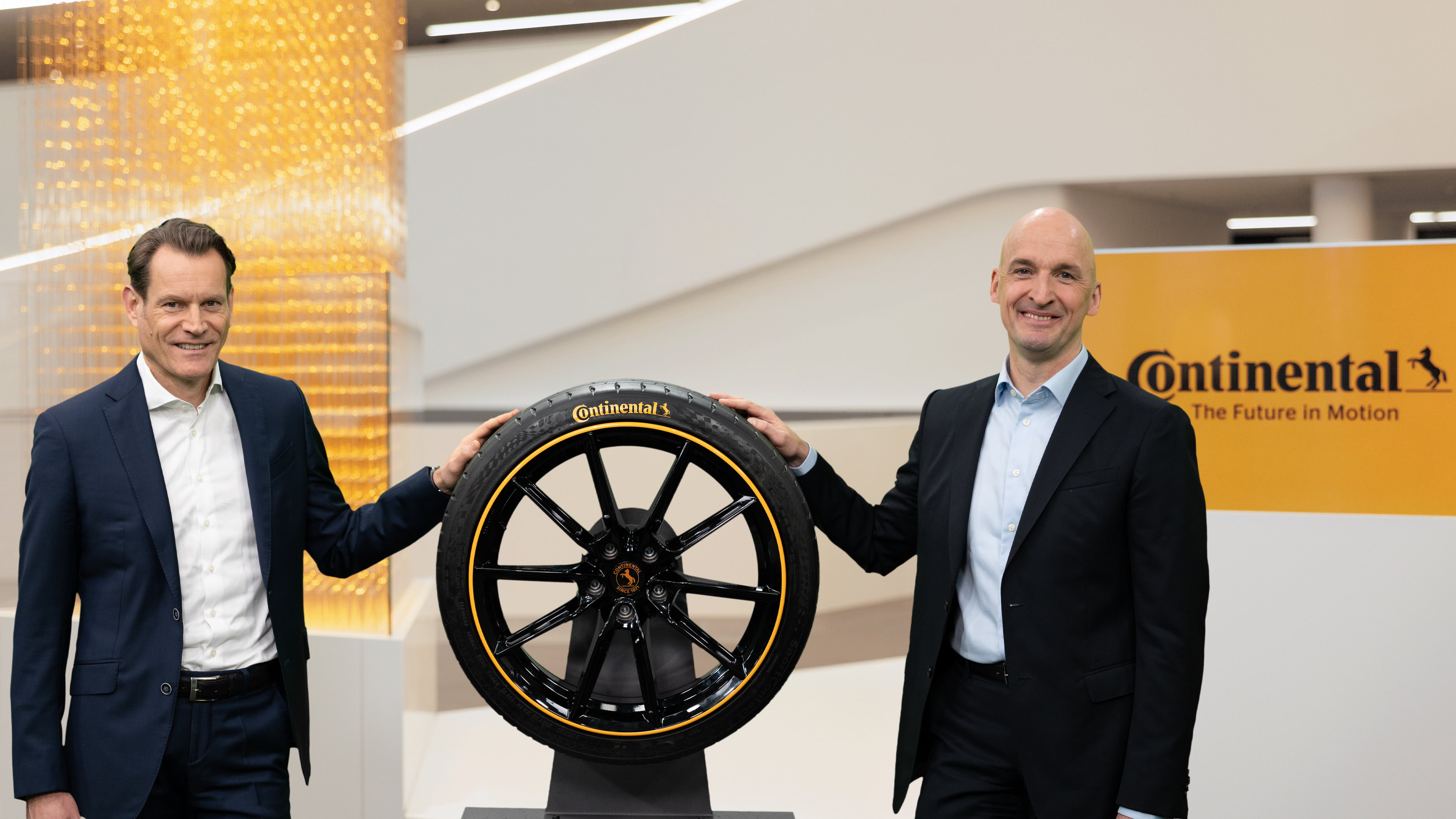 Continental: Der scheidende Vorstandschef Nikolai Setzer (li.) und sein Nachfolger Christian Kötz