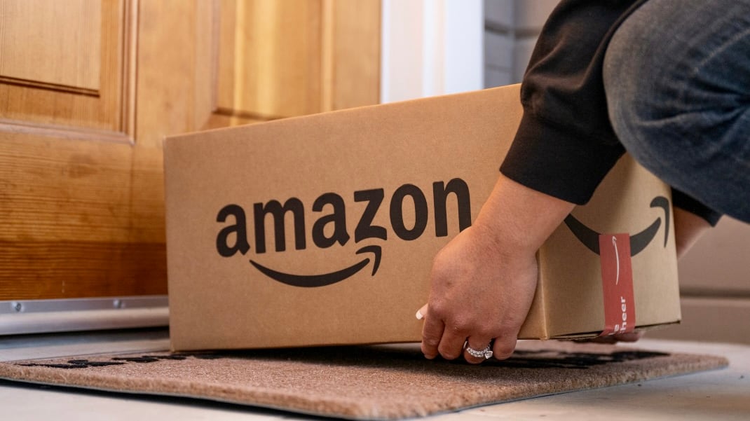 Amazon Paket auf der Fußmatte