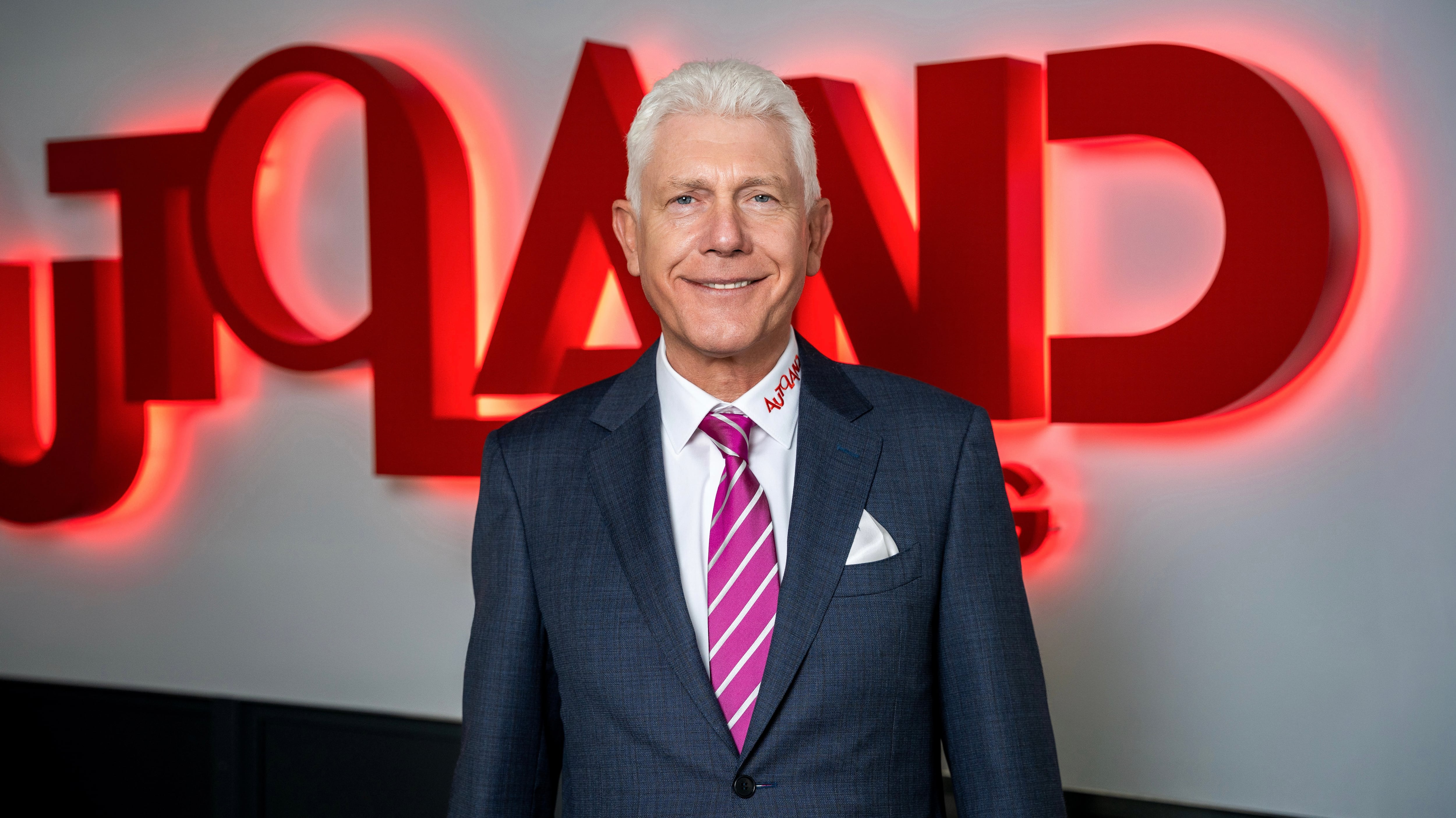 Wilfried Wilhelm Anclam (Jg. 1957) ist Gründer, alleiniger Eigentümer und Vorstandsvorsitzender der Autoland AG.