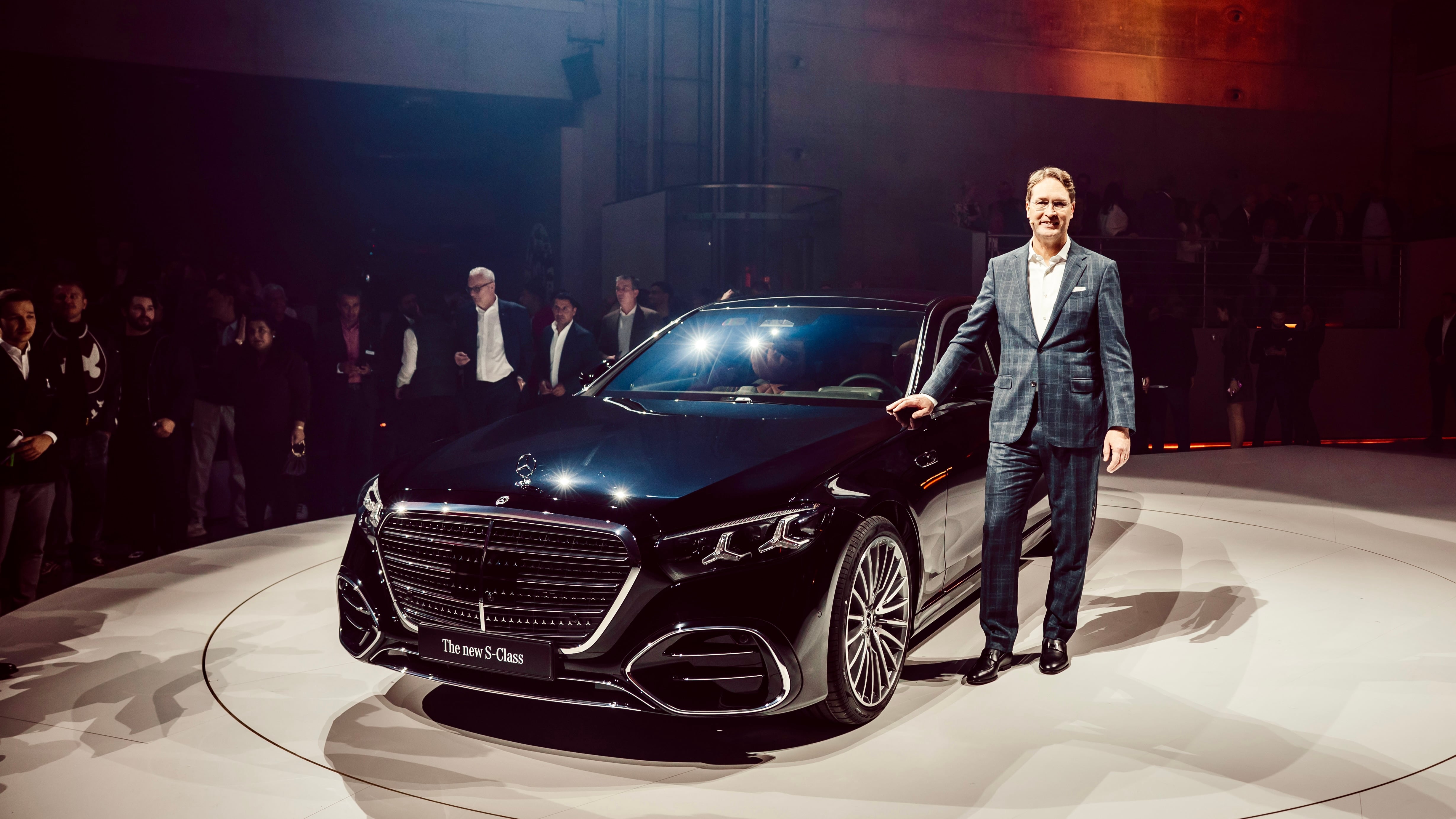 Weltpremiere der Mercedes S-Klasse: Model-Party für den Luxusliner