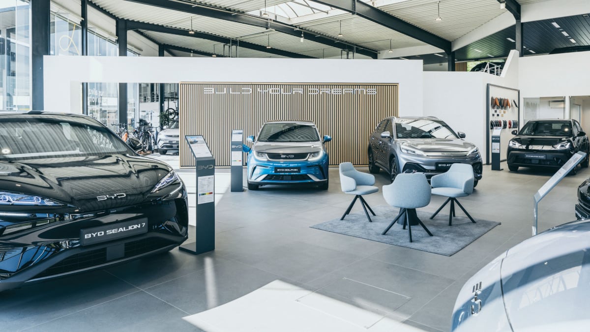 Blick in einen Showroom der Marke BYD