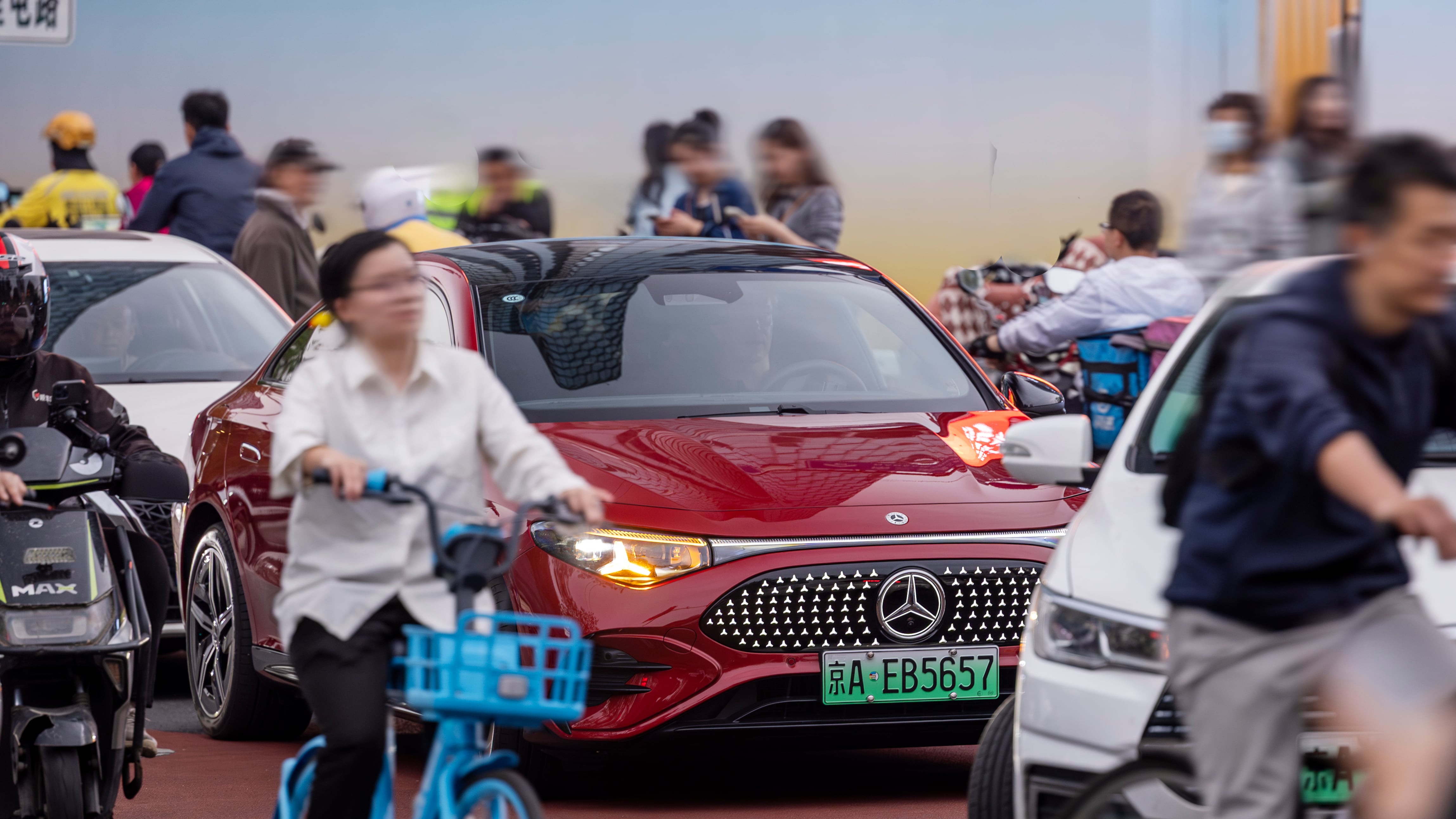 Großer Report mit Video: So autonom fährt Mercedes auch bald in Deutschland