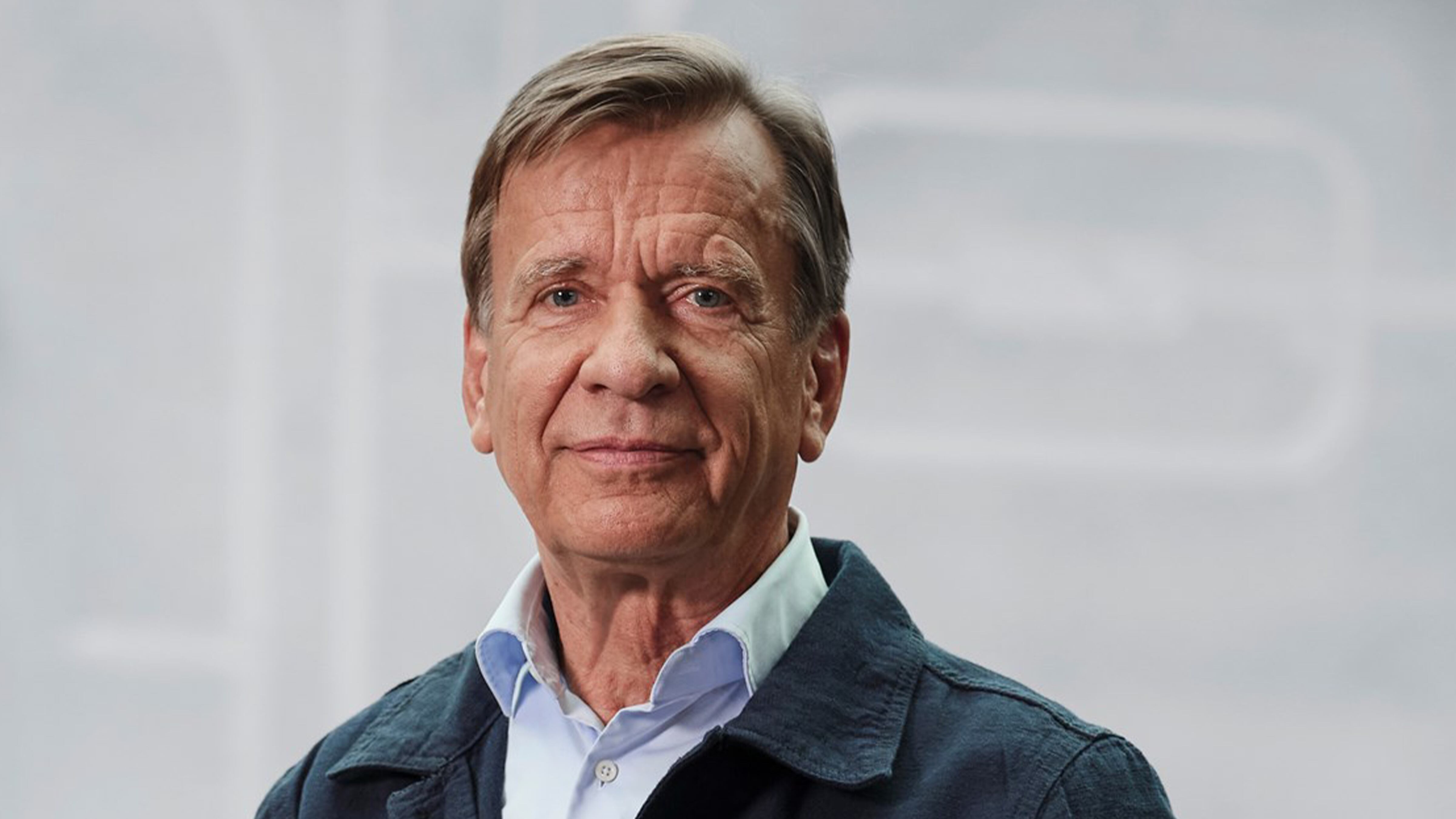 Head and shoulders photo of Volvo CEO Hakan Samuelsson