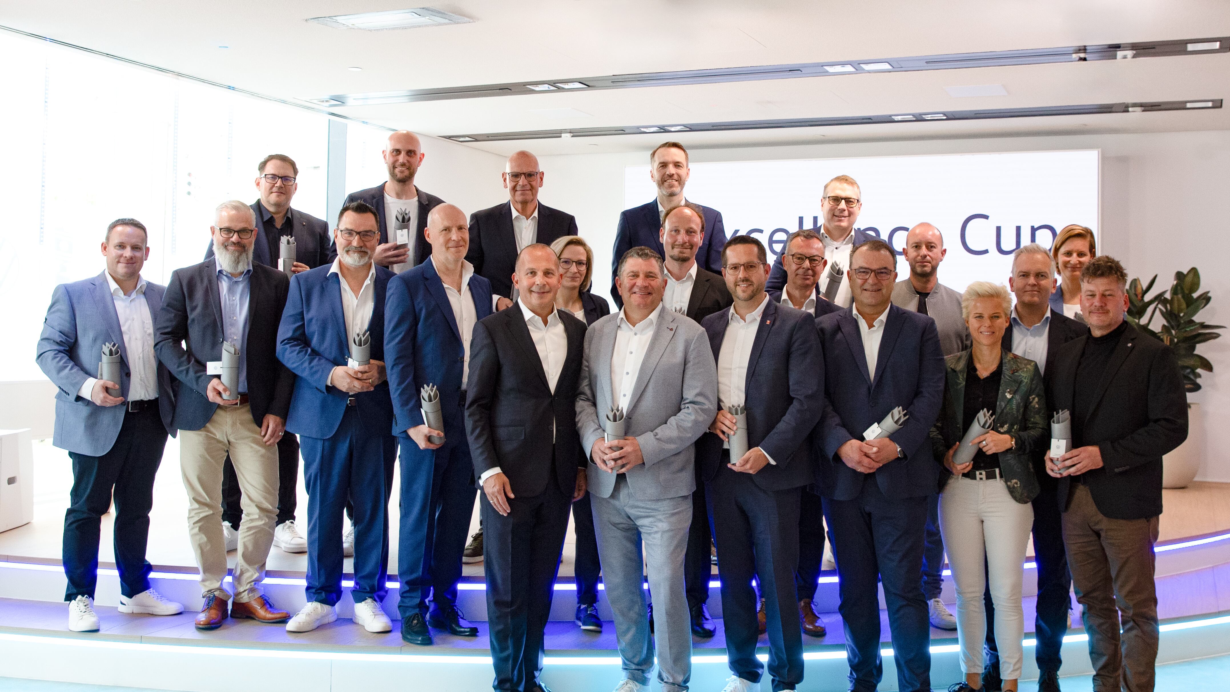 Gruppenfoto mit den Preisträgern des Volkswagen Excellence Cup 2025