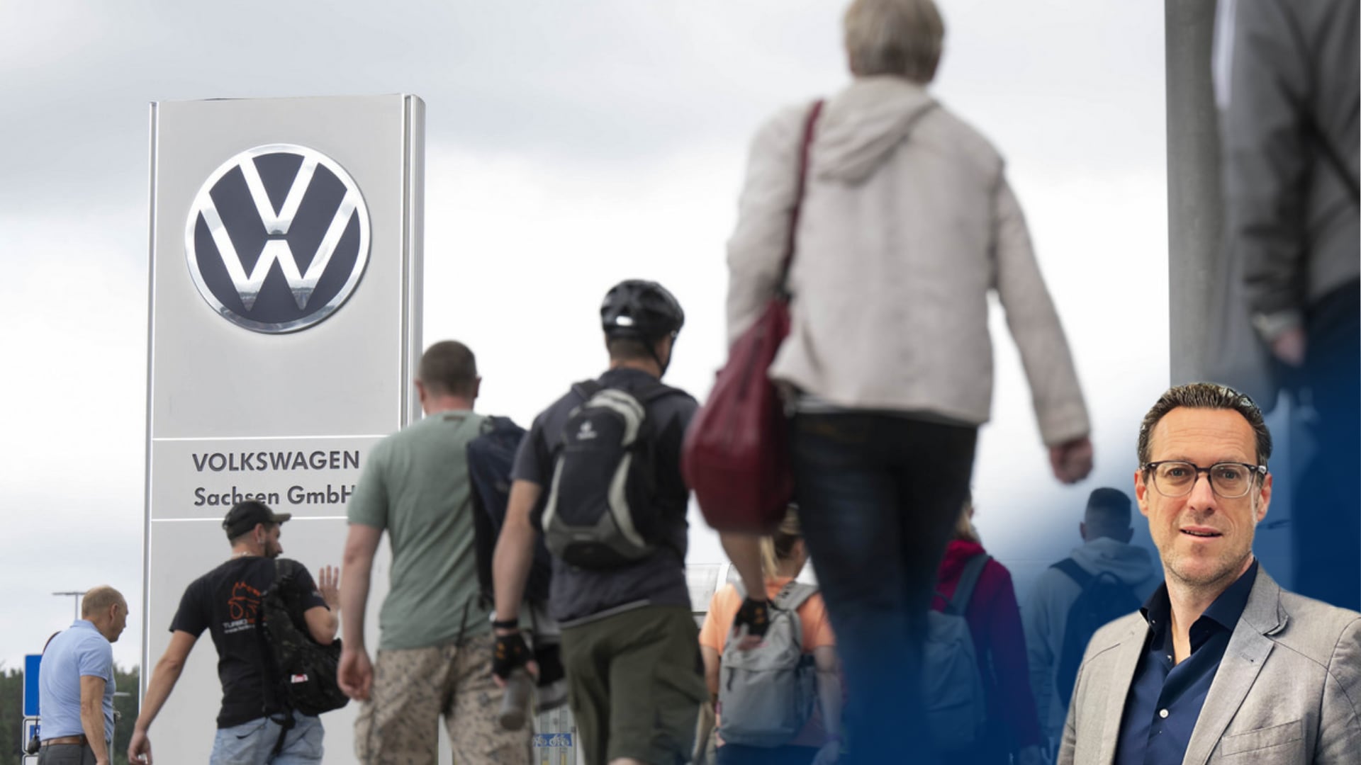 Beschäftigte vor dem VW-Werk in Zwickau